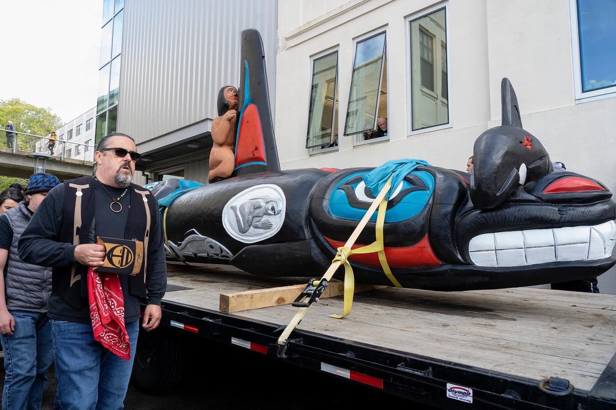 The Chinook Nation welcomes the Lummi Nation carvers and their #spiritofthewaters totem pole at #clatsopcommunitycollege The pole will continue to travel through NW bringing attention to the waters and removal of the Snake River dams. #houseoftears #chinookjustice