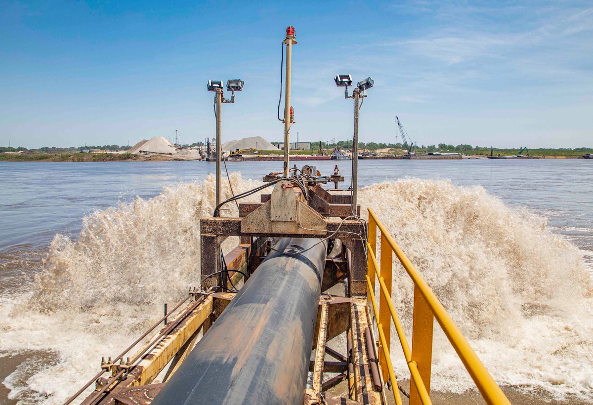 MemphisDistrict's tweet photo. Yeah... our dredge is better than your dredge... 😏

https://t.co/hN26fhfZAs https://t.co/3OgvxL1Lgh