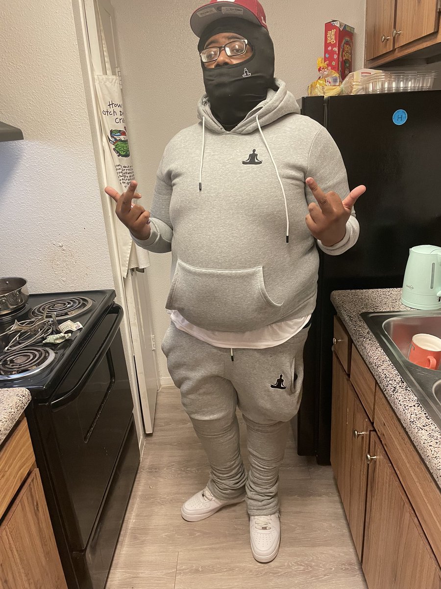 1020Meezy's tweet photo. Every nigga round me with tha shit get put on the curve lil hoe said she love the kid I responded like wordddddd😈💜 https://t.co/DOenHLpX6p