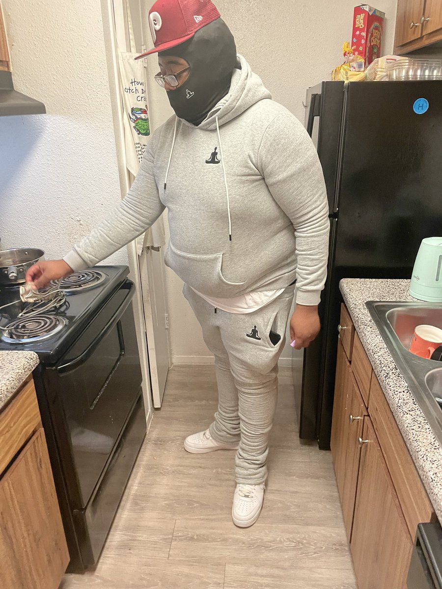 1020Meezy's tweet photo. Every nigga round me with tha shit get put on the curve lil hoe said she love the kid I responded like wordddddd😈💜 https://t.co/DOenHLpX6p