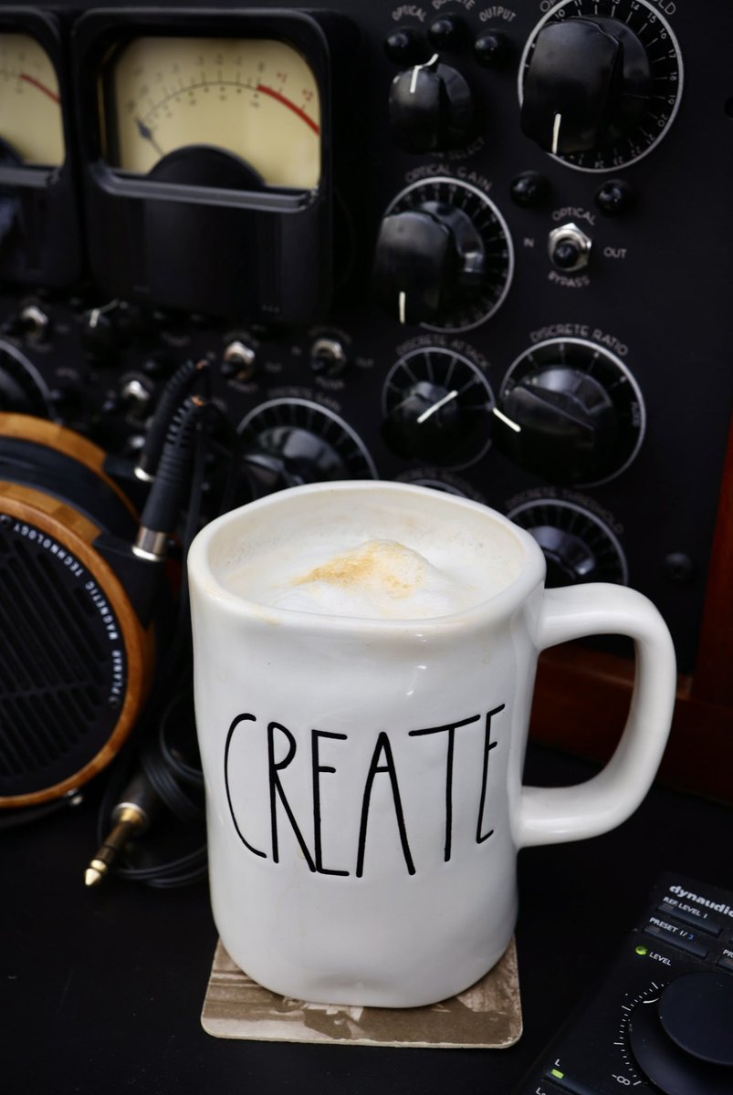 utadeer's tweet photo. #studiofuel
.
.
.
.
.
#studio #coffee #latte #shadowhillsindustries #masteringcompressor #compressor #audeze #headphones #analog #studiogear https://t.co/kJwaRhum7p