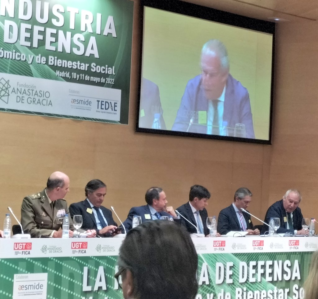 UGT_FICA's tweet photo. 🗣️ Carlos Calvo Glez-Regueral, Dir. de Estrategia y Desarrollo de Negocio #GAHN LGC "No nos falta talento, no aprovechamos suficientemente el talento. No se puede tener miedo al cambio para innovar."
Jornadas #IndustriaDefensa
@UGT_FICA @AnastasioGracia @mincoturgob https://t.co/ZtT9KgLpT3