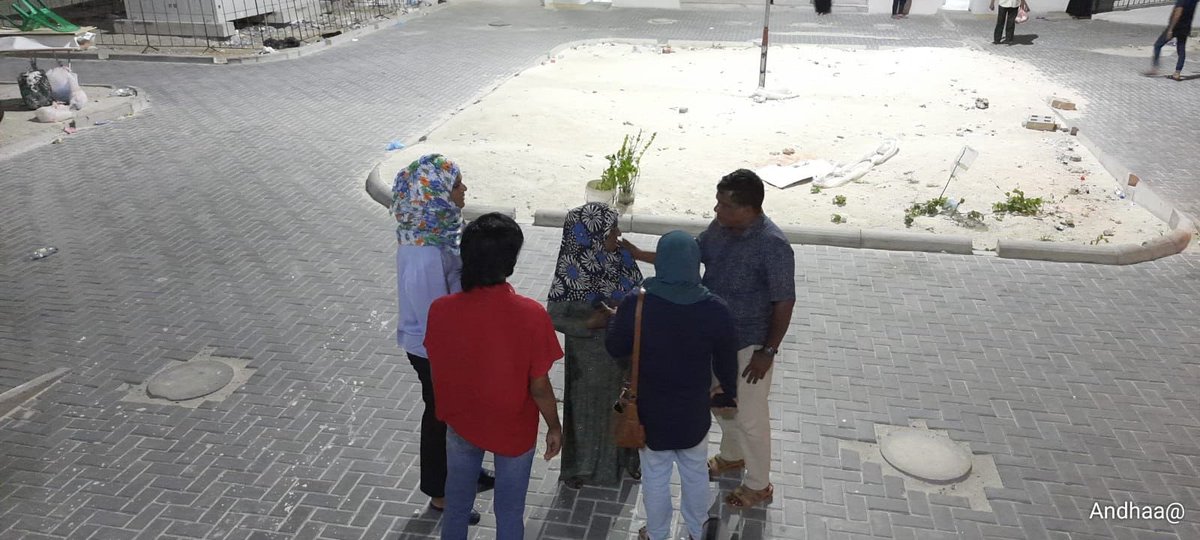 AVGofi's tweet photo. މިރޭ ހުޅުމާލެ ފޭޒް 2 ގައި ދޮރުން ދޮރަށް ހިނގުމުގެ ތެރެއިން
@safaathahmed
#AnhenunSafaathAaiEku
#SafaathForARR ✅1️⃣🗳
#CandidateNo1 ✅1️⃣🗳 https://t.co/iHbXb51OTj