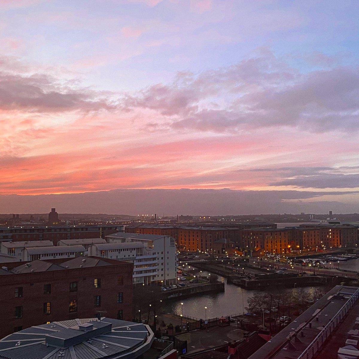 snapsbyjade's tweet photo. My city 😍❤️ https://t.co/kJ1Ms7sj2B