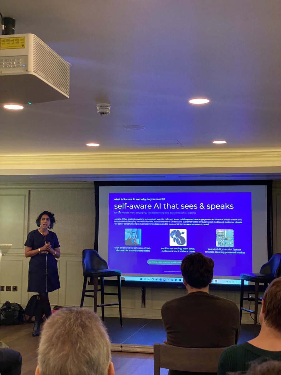 AGCristoball's tweet photo. Could self-aware AI that engages with customers and suggests tailored items be the future of e-commerce? Will keep an eye open for this tech next time I speak to a retail bot! 🤖 From the latest #NOTWICS event, courtesy of @iamchrisjlowe https://t.co/tTT3KlkS50