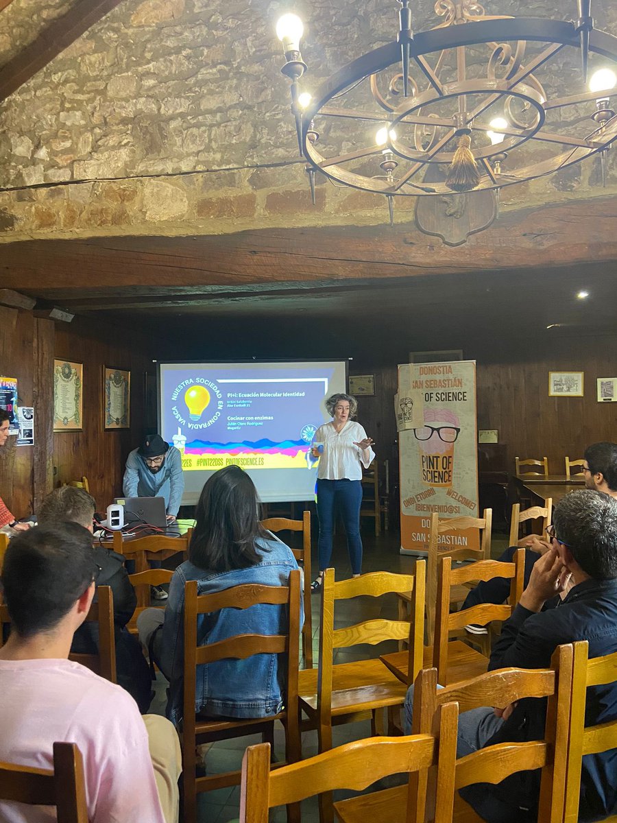 DivulgaDonosti's tweet photo. Segundo día de charlas en Donosti para nuestro #Pint22DSS
Hoy tenemos de todo, ecuaciones, luces, cerebros y azúcares 💃🏼gracias a nuestros ponentes Anna y Damián (@CICbiomaGUNE), Urkiri (Aiur Euskadi 21), Garikoitz (@bcbl_ ) y Alberto y Virginia (@aranzadi) ✨✨
#Pint22ES https://t.co/1yJ43vNymY