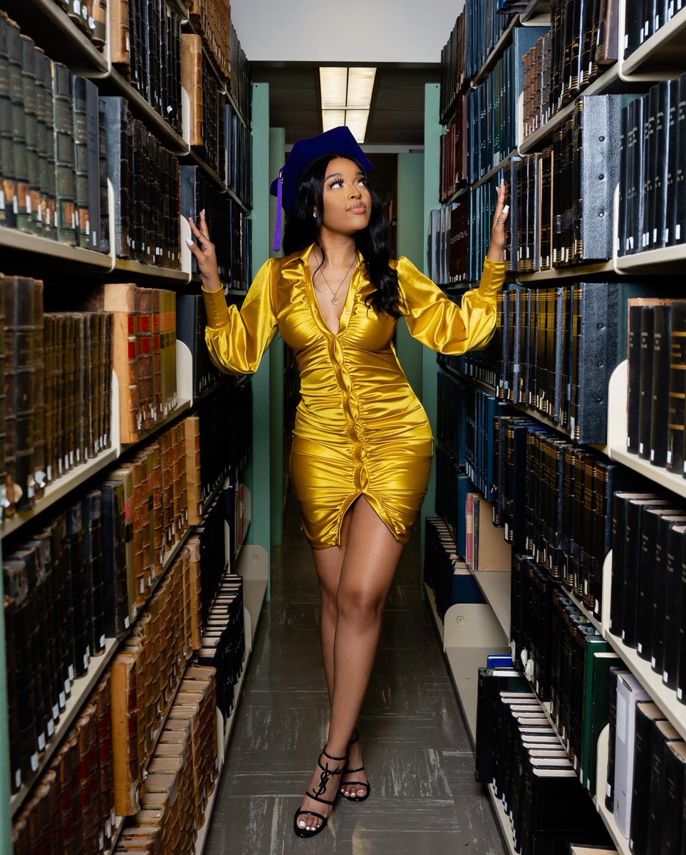 AmandaMakaveli's tweet photo. Just tryna get the lawyer to housewife pipeline started. 

Countdown to graduation May 20th 💫⚖️ ya girl got her J.D!!! https://t.co/ff1fpGsiNj