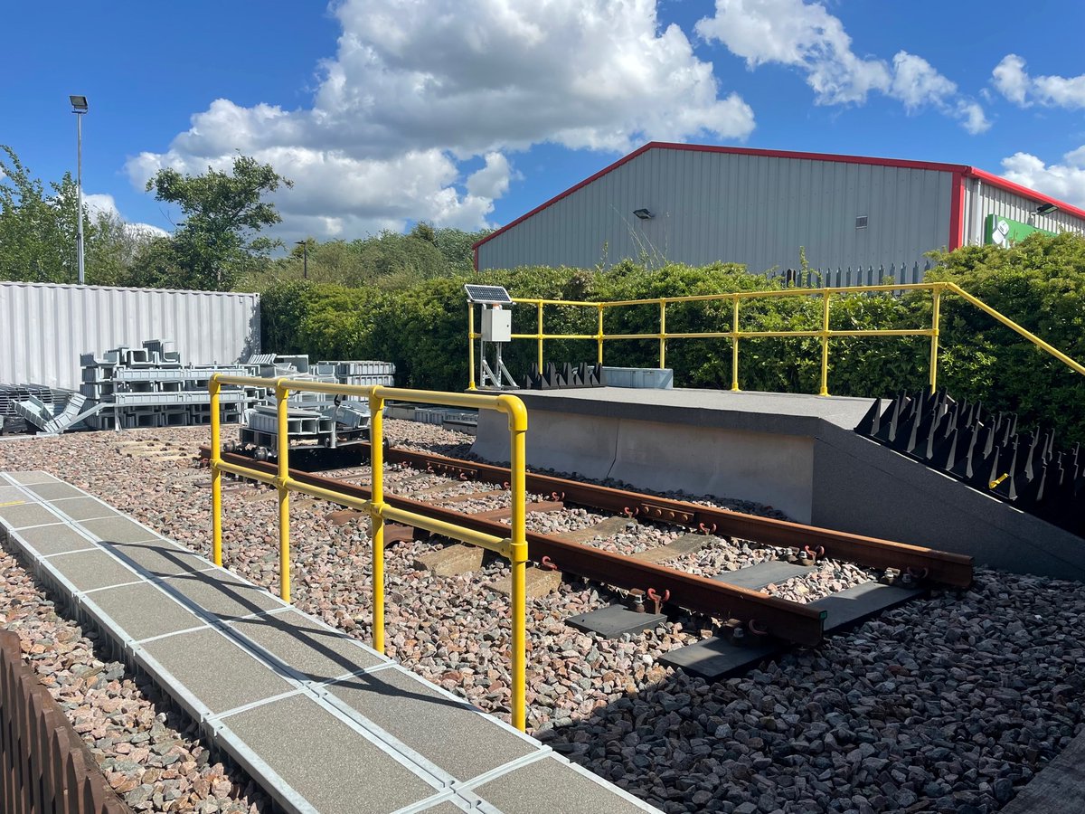BusinessinDN's tweet photo. Great to see Michael Hird, Chairman of @HirdGroup this afternoon following our regular #GBRHQ catchup. We looked at equipment like @TTSRail walkway system made from recycled plastic bottles!
Find out more about Doncaster’s rail sector⬇️
https://t.co/vtBQ0zFKmG
#DNisGreat https://t.co/XqDmVYoCTZ