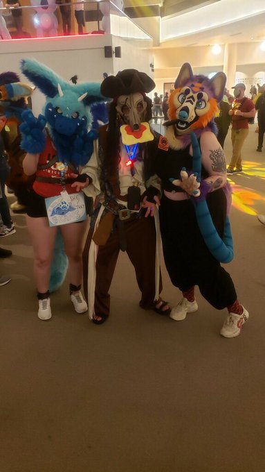 Anyone else see this funky opossum!? This is THEORY! My secondarybsuit I brought with me to FWA #FWA2022<a href="/tag/fwa2022"class="tags"><span>#fwa2022</span></a>