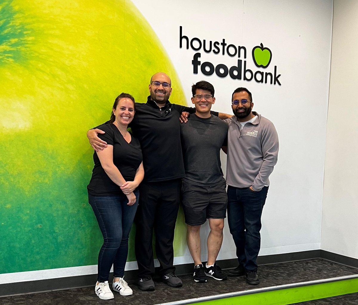 UTHPMR's tweet photo. THANK YOU @UTHPMR residents &amp; faculty Kristin Varacalli, DO, MPH for volunteering at @HoustonFoodBank on #MindfulnessMonday #Physiatry #PhysiatryGME #SpaceCity #DoSomething #ProudPD @McGovernMed https://t.co/8ie7Z4Jgu6