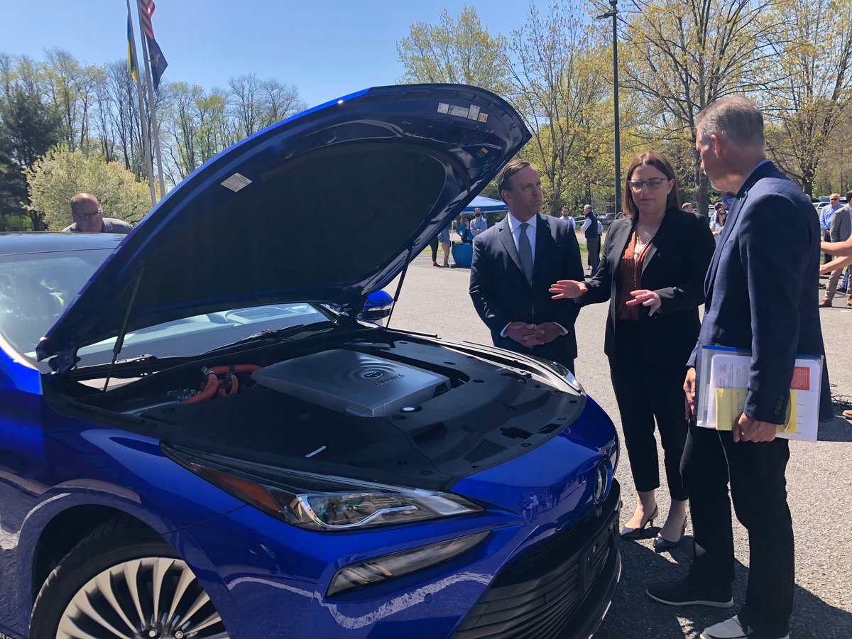 NYSERDA's tweet image. It&apos;s been a beautiful day to get a peek at the latest innovations in 🔌🍃#EVs! We hosted the 
@Toyota Fuel Cell #EV Showcase at our Albany office today &amp;amp; @Doreen_M_Harris was even able to test out #Ocean6, the on-site #hydrogen fuel cell-powered tractor trailer.