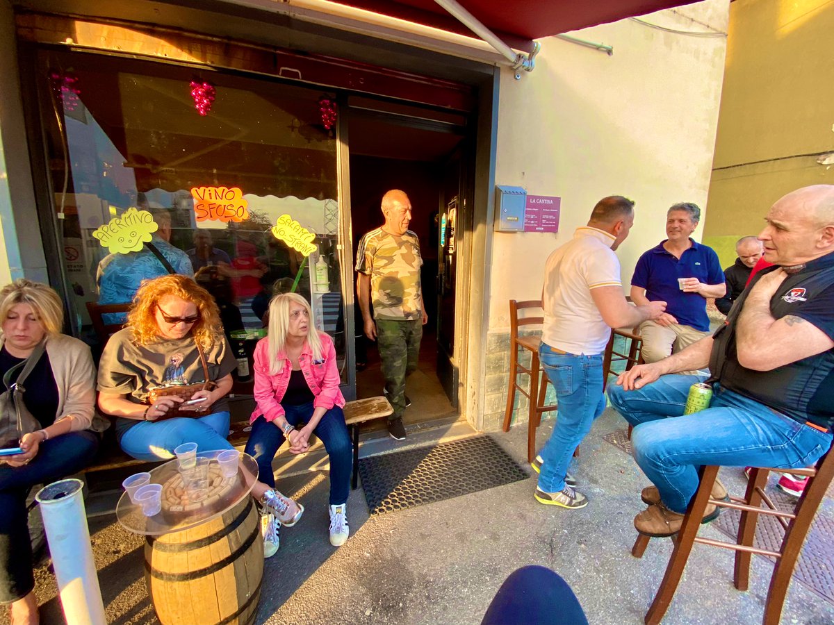 Baronpower3's tweet photo. happy hour 🥂
#Spriz #sbagliato🍷#friendly https://t.co/14nERXCokJ