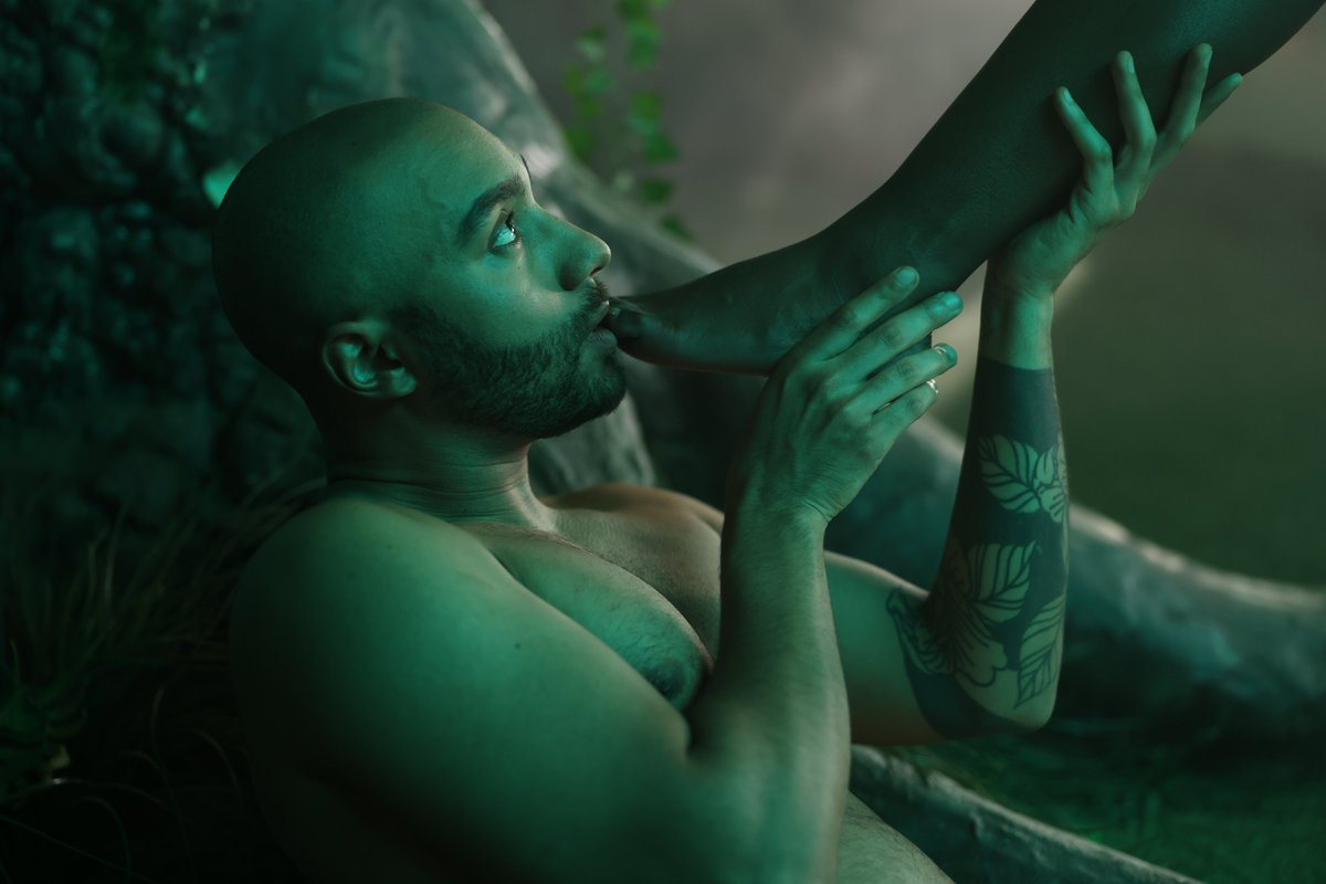DelphineFilms's tweet photo. “His lips on her could tell her better than all his stumbling words” 🍎
Have you watched #AnaFoxxx and #OliverDavis yet? Their movie “Love Garden” is now playing in our website
#photoshoot #photography #adamandeve #model #feet #actor #film #love #Kisses #delphinefilms https://t.co/If5JMnzgto