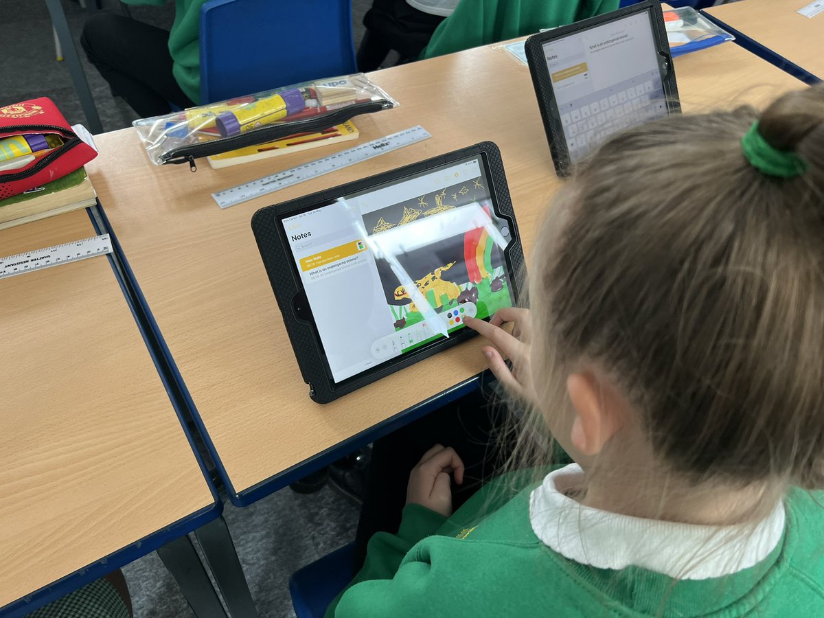 MeadowsideCedar's tweet photo. In Computing, Year 4 started their blog all about endangered animals. #MeadowsideComputing https://t.co/x4BFweStGc