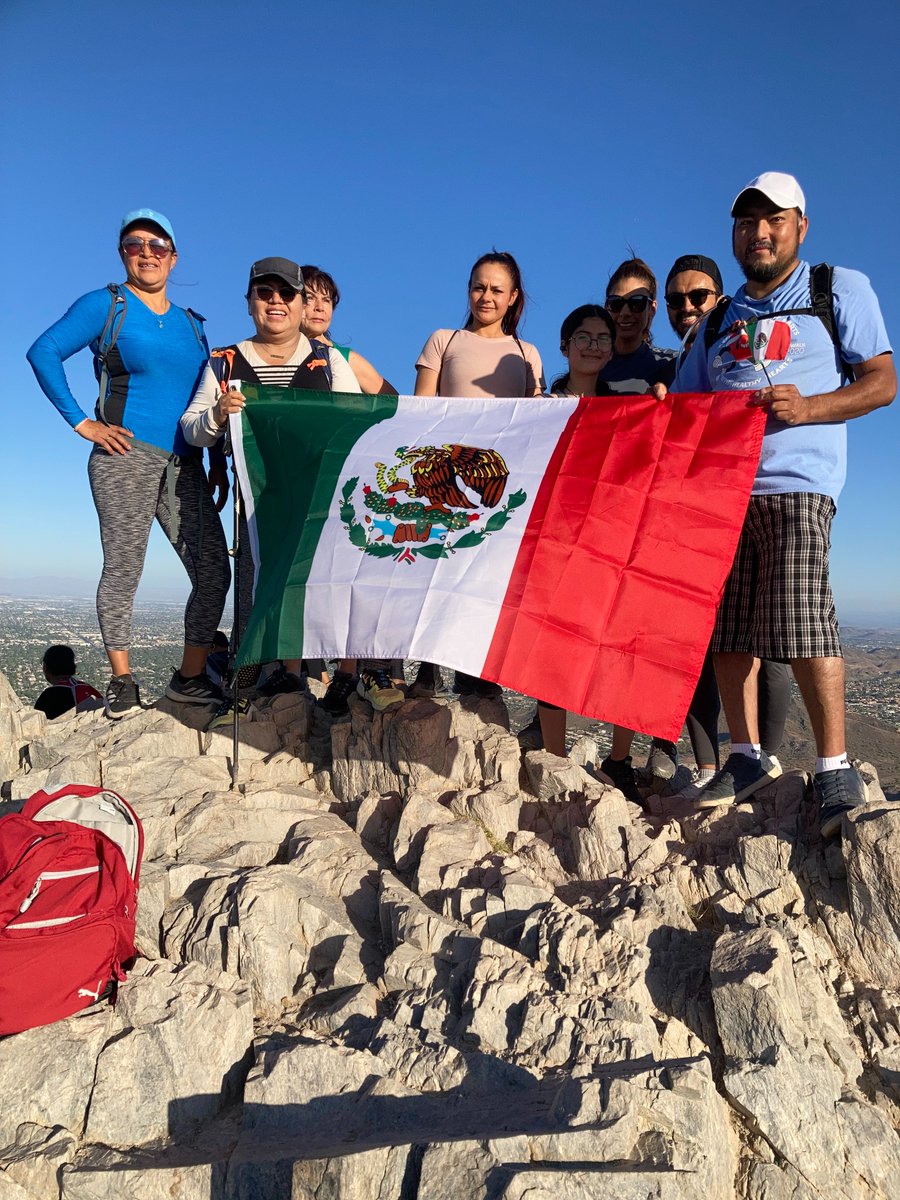 ConsulMexPho's tweet photo. Disfrutamos de Piestewa Peak Summit Trail en #Phoenix con la comunidad🇲🇽 y llegamos a la cima el domingo, 8 de marzo.

Con esta jornada de hiking se marca el cierre de las actividades de la #SemanaBinacionalDelDeporte.

Agradecemos la participación de @SABEResPODER y #vamosazrun. https://t.co/TJLe9lF4nS