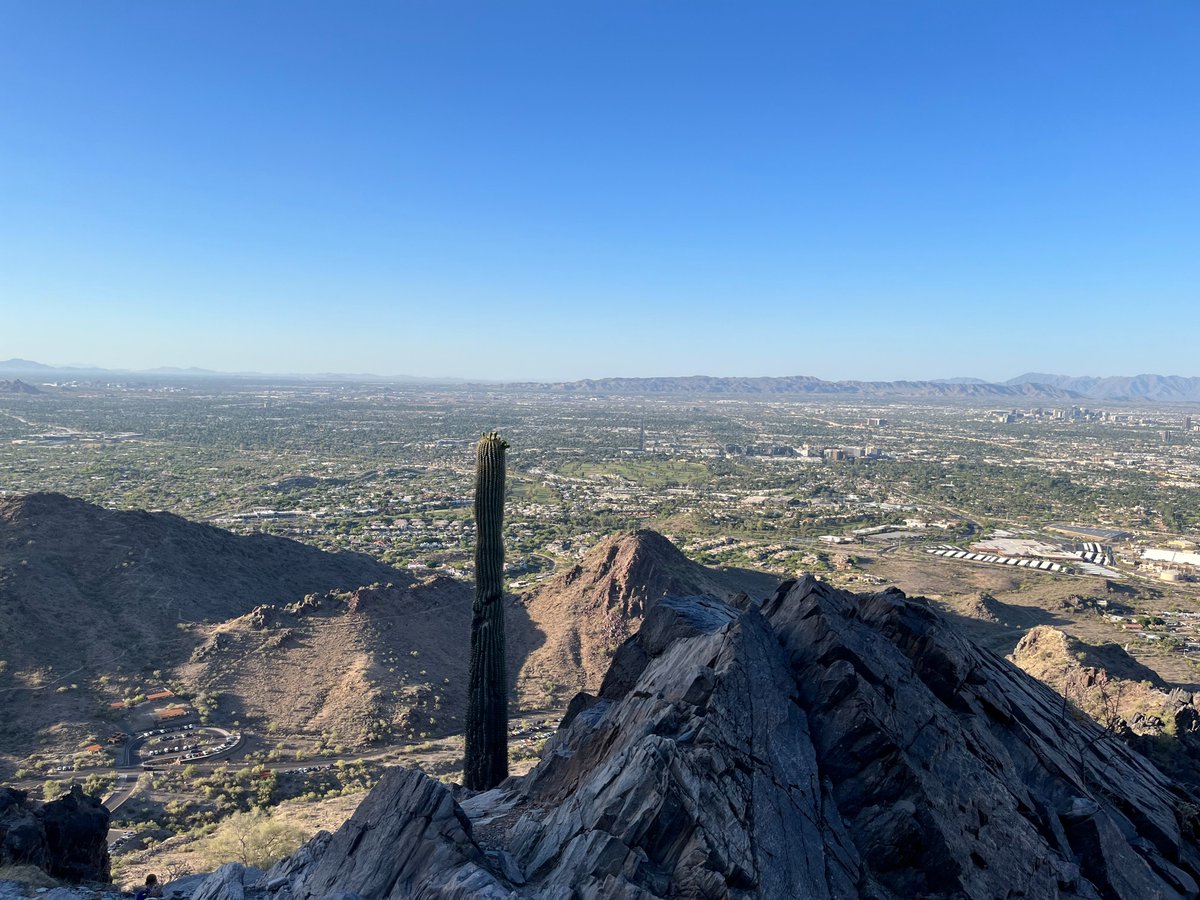 ConsulMexPho's tweet photo. Disfrutamos de Piestewa Peak Summit Trail en #Phoenix con la comunidad🇲🇽 y llegamos a la cima el domingo, 8 de marzo.

Con esta jornada de hiking se marca el cierre de las actividades de la #SemanaBinacionalDelDeporte.

Agradecemos la participación de @SABEResPODER y #vamosazrun. https://t.co/TJLe9lF4nS