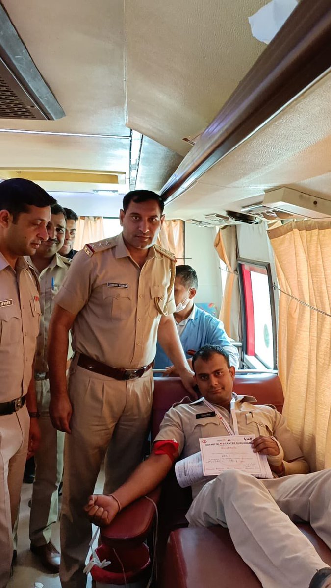 gurgaonpolice's tweet photo. #Today a blood donation camp was organized in PS DLF  PH 1 with the   #support of Rotary club.

#PS officials and other volunteers donated around 45 units of blood.

@DGPHaryana 

@police_haryana https://t.co/6We9LYulLD