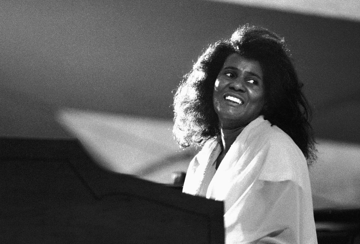 aquadrunkard's tweet photo. Alice Coltrane :: Yogaville 1993

https://t.co/X4fGLugE26

Beautiful Alice Coltrane artifacts keep popping up. See: this recently unearthed video of Coltrane performing at the Yogaville complex in Buckingham, Virginia, in the 1990s. https://t.co/hOzw54RJRg