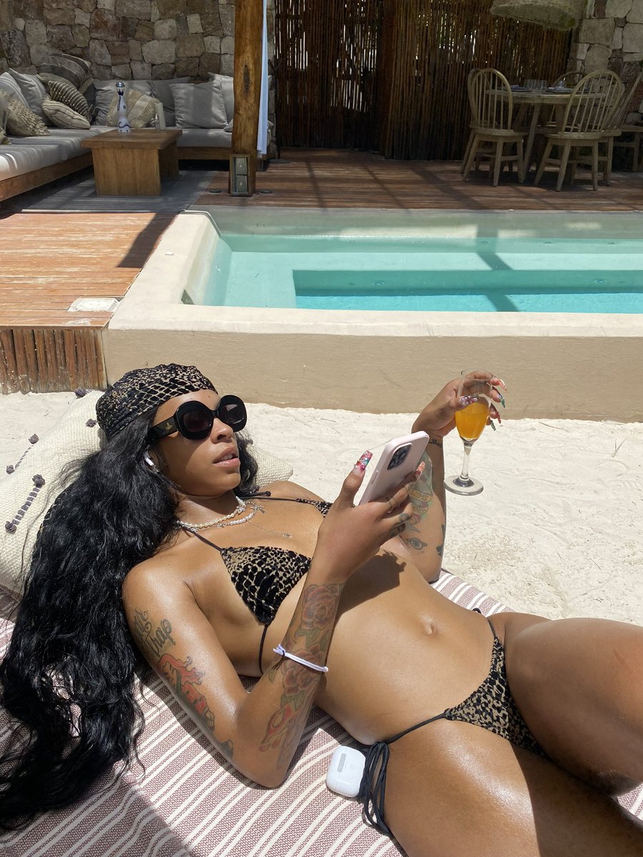 riconasty's tweet photo. Hot https://t.co/g8fVVT9Mid