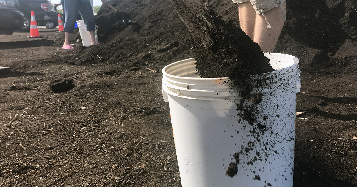 cityofwinnipeg's tweet photo. Do you have a vegetable garden? Compost is a great addition to the soil. Learn more about how to use it ahead of our compost giveaway this weekend: https://t.co/OmLggTFTh5 https://t.co/EUS6gCF3Xk