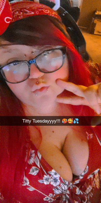Live on onlyfans for titty Tuesday!!! Come be flirty with me 😜💋&hearts;️ https://t.co/ny84EZ38IL https://t.