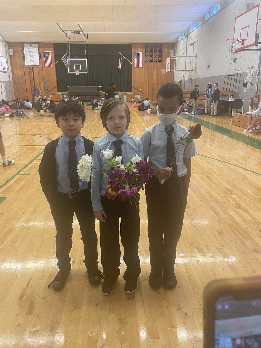 spsdfw's tweet photo. On the first Friday in May, the SPCCS school family gathered for our annual tradition of May Crowning to honor Mary, our Blessed Mother.
#spccs #BlessedMother #queenofheaven #maycrowning #catholicclassical #faithwisdomvirtue https://t.co/vYN3IevyDR