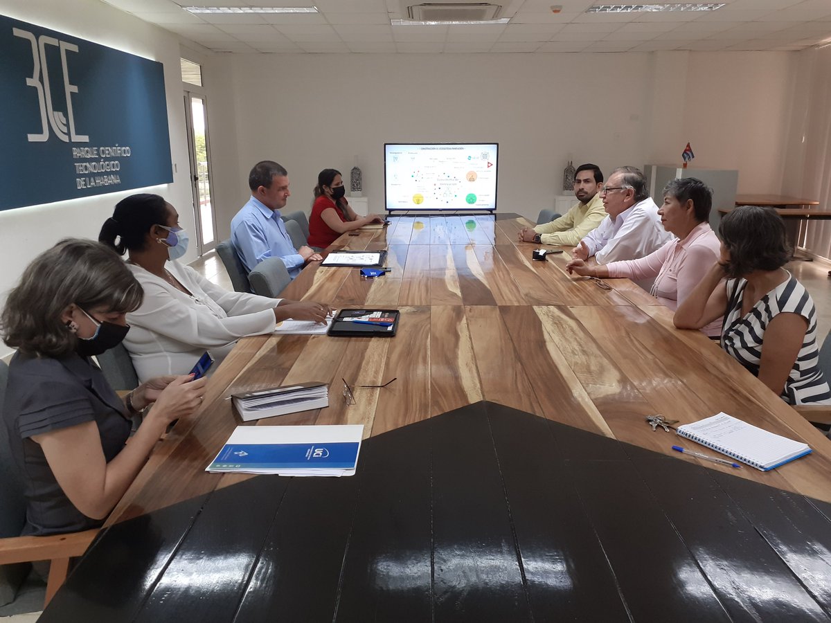 PCTHabana_3CE's tweet photo. Recibimos a Vicente Félix Veliz Briones, actual rector de la @UTMManabi, acompañado de quien asumirá la rectoría de la institución ecuatoriana Luis Santiago Quiroz Fernández y demás directivos. Importante encuentro para el intercambio y la cooperación. #crececon3ce #VamosPorMás https://t.co/xDpQ1B2nEK