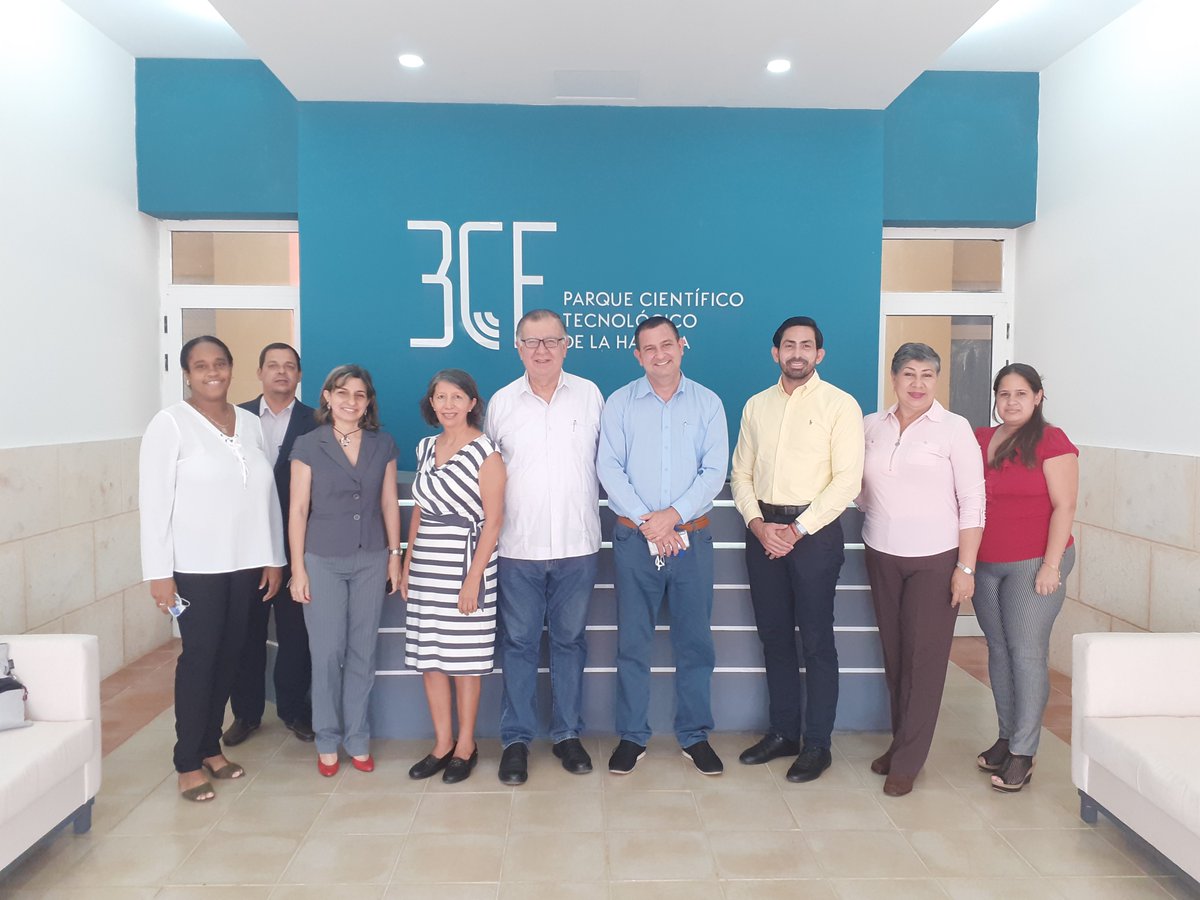 PCTHabana_3CE's tweet photo. Recibimos a Vicente Félix Veliz Briones, actual rector de la @UTMManabi, acompañado de quien asumirá la rectoría de la institución ecuatoriana Luis Santiago Quiroz Fernández y demás directivos. Importante encuentro para el intercambio y la cooperación. #crececon3ce #VamosPorMás https://t.co/xDpQ1B2nEK