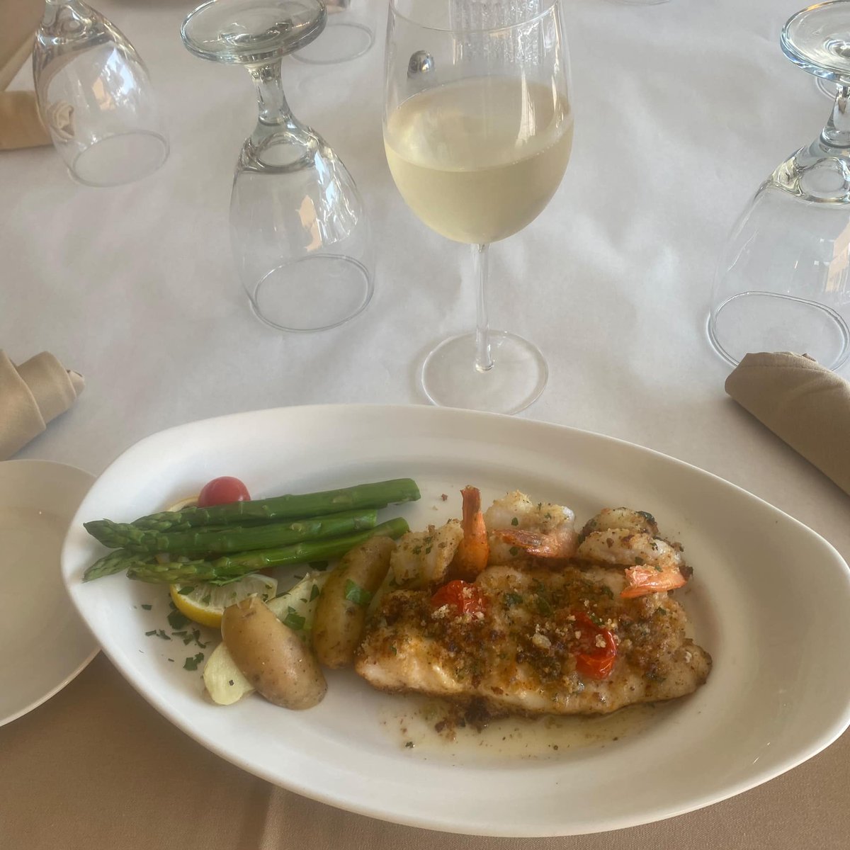 Eat local while you dine al fresco at Tuscany Italian Bistro! Reservations are highly encouraged, to make yours please call (850) 650-2451 🍴

#TheMarketShops #Sandestin #Florida #Tuscany #Italian #EatLocal #Dinner