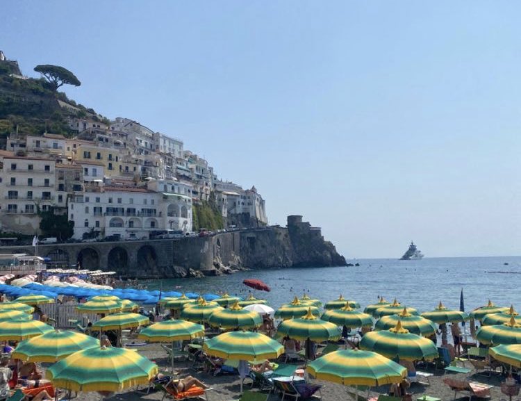 MAISONSTLAURENT's tweet photo. manifesting another european summer https://t.co/QDuzbjOVot