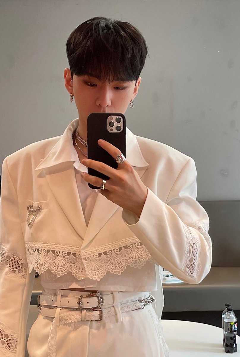kihyunfrancefan's tweet photo. [22.05.07] // TWITTER

"La tenue du jour  #기현 #KIHYUN"

—
#Kimae
@ kihyun_france
@OfficialMonstaX https://t.co/4vVW0dUrFe