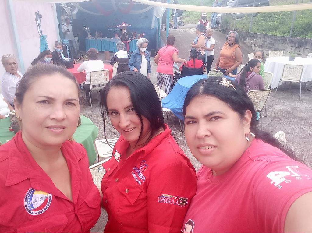 fundaproaltach1's tweet photo. Hoy celebración en el municipio Guasimos  CDA 2000333 ,gracias al Mayor Mata 2do jefe territorial de MINPPAL por acompañarnos en la  celebración de las madres misioneras con una estupenda actividad.
@LealTelleria
@FreddyBernal 
@PedroMelendez86 
@BermudezJoseA 
@FundaproalO https://t.co/IhCH4Nkb9j