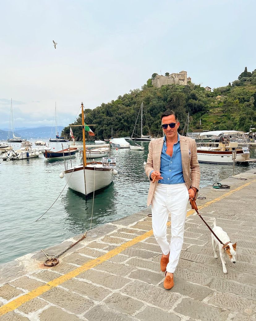 La Dolce Vita a Portofino. 🙏🍷 it’s been a while since I’ve been here but I still love this magical place as much as ever Bertie quite agrees with me, he actually recognized our old haunts and was very happy to be back as well; I am so glad we made this stopover here🐶😍 #travel