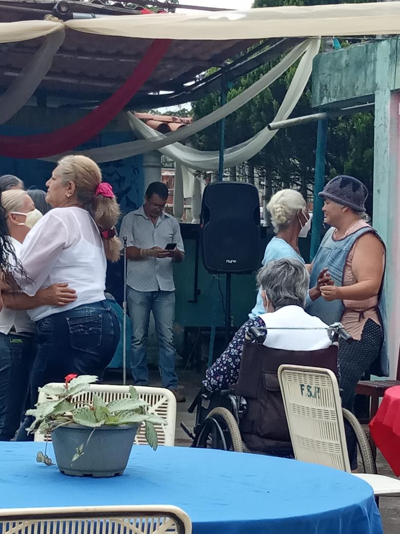 fundaproaltach1's tweet photo. Hoy celebración en el municipio Guasimos  CDA 2000333 ,gracias al Mayor Mata 2do jefe territorial de MINPPAL por acompañarnos en la  celebración de las madres misioneras con una estupenda actividad.
@LealTelleria
@FreddyBernal 
@PedroMelendez86 
@BermudezJoseA 
@FundaproalO https://t.co/IhCH4Nkb9j