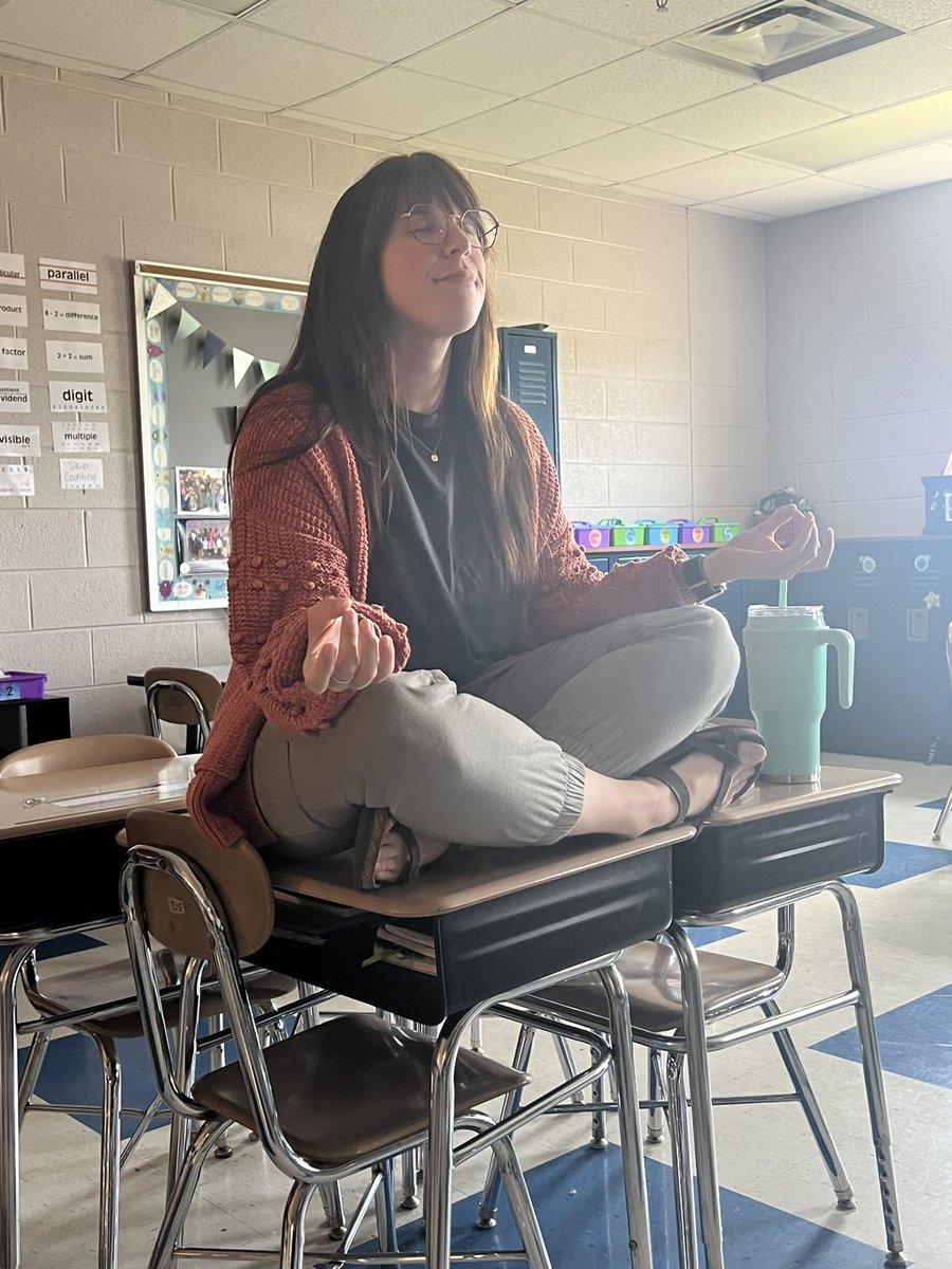 ThomasEdisonES's tweet photo. Ms. Anderson taking some deep breaths for Tune-In To You Tuesday!!! @MNPS_kidshealth #MNPSWellnessWeek2022 #EdisonElementary #MNPSWellnessWeek2022 #tuneintoyoutuesday https://t.co/5gz7mTy8Kb