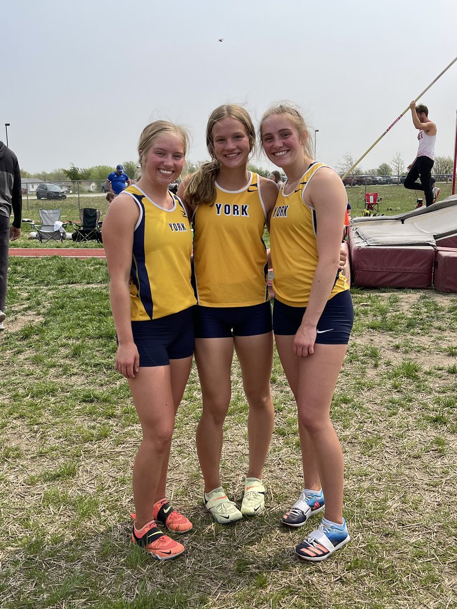 YorkDukeTandF's tweet photo. First three to punch their ticket to Burke! #yorkdukes #yhsky https://t.co/95CQLTI8NH