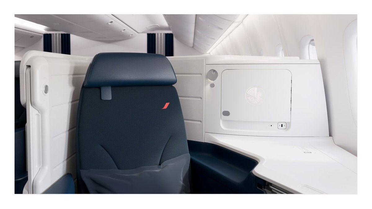 In the #AirFrance Business cabin, the new seat features a sliding door offering customers travelling alone greater privacy while ensuring a convivial space for those travelling together. All seats are equipped with 4K full-HD screens with Bluetooth and anti-glare protection.