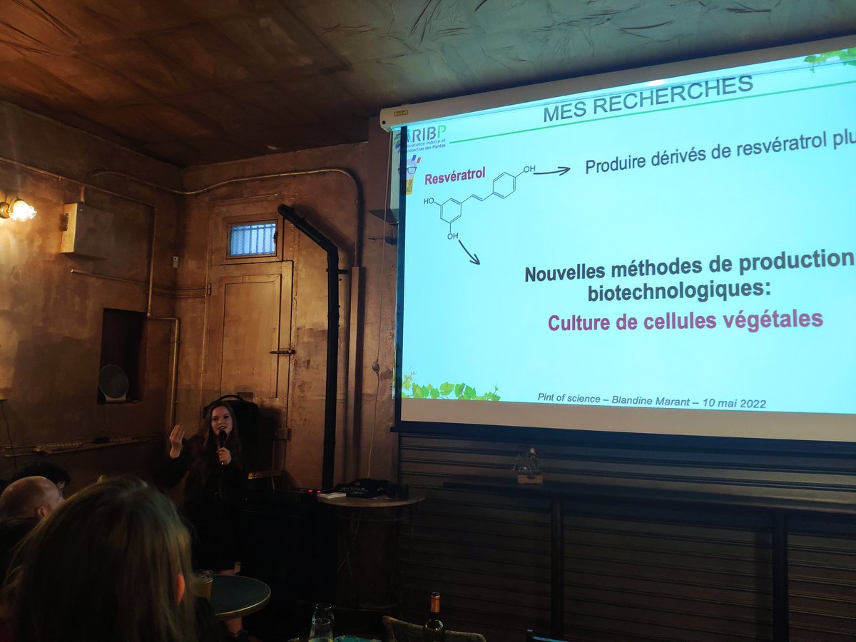 JuGuillard's tweet photo. On commence Pint of Science Day 2 avec Blandine Marant qui nous présente comment le vin rouge peut nous rendre plus beaux #pint22 https://t.co/6qP8Pe1kIQ