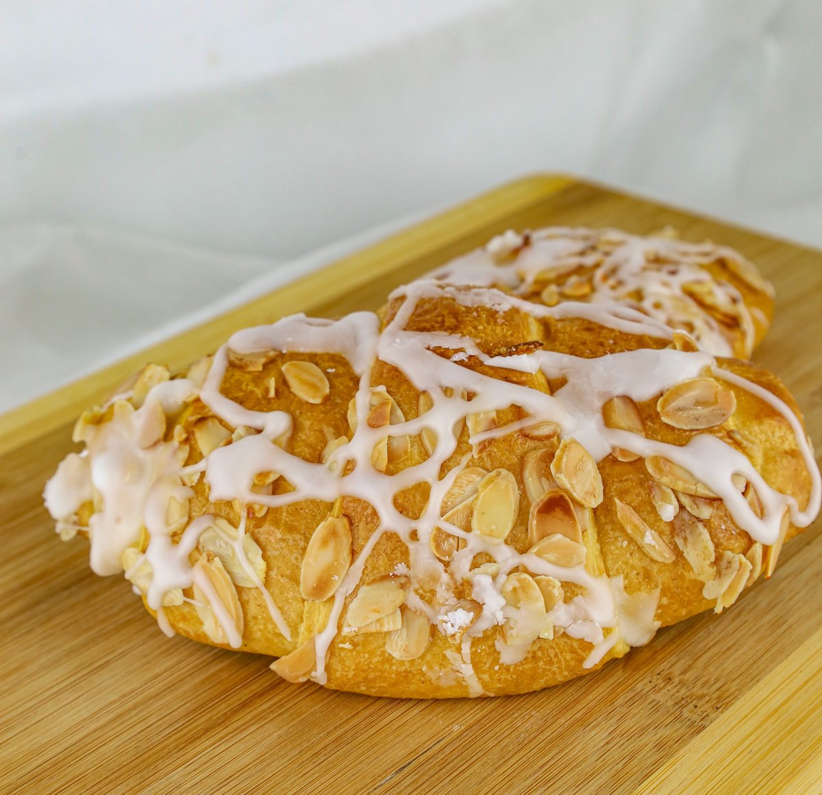 In the mood for something sweet? 🍰 🎉 ⁠
Stop by Nadler's today to view our entire selection of sweets baked in-house daily!⁠