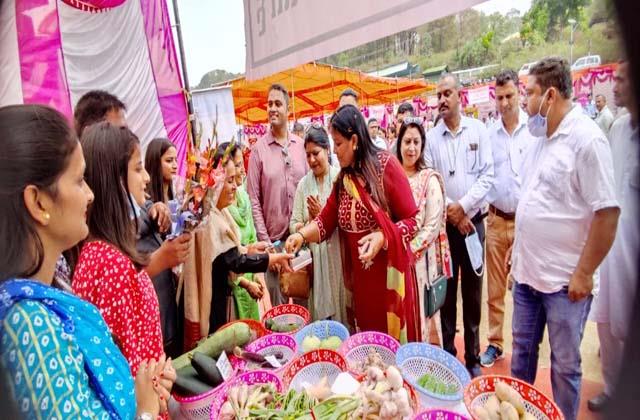 himachalkesari's tweet image. स्वयं सहायता समूहों को जेम पोर्टल से जोड़ें अधिकारी : इंदु गोस्वामी
m.himachal.punjabkesari.in/himachal-prade…

#KangraHindiNews #Parour #SarasFair #RajyaSabhaMPInduGoswami #HimachalPradeshHindiNews #KangraLocalHindiNews #KangraHindi