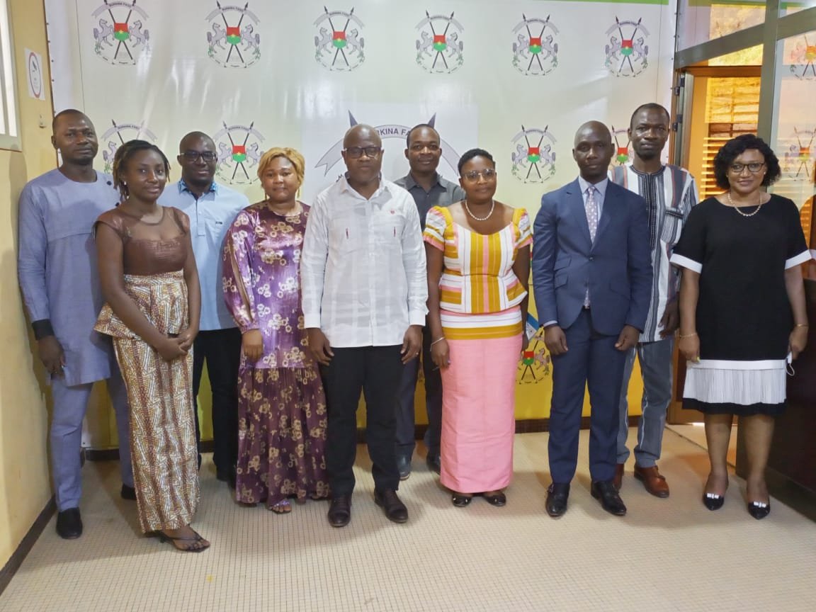 Audience de RESADE avec le Ministre de la santé du Burkina le 9 mai 2022. Félicitations du nouveau Ministre et présentation des activités de RESADE ont été au menu de cette audience.