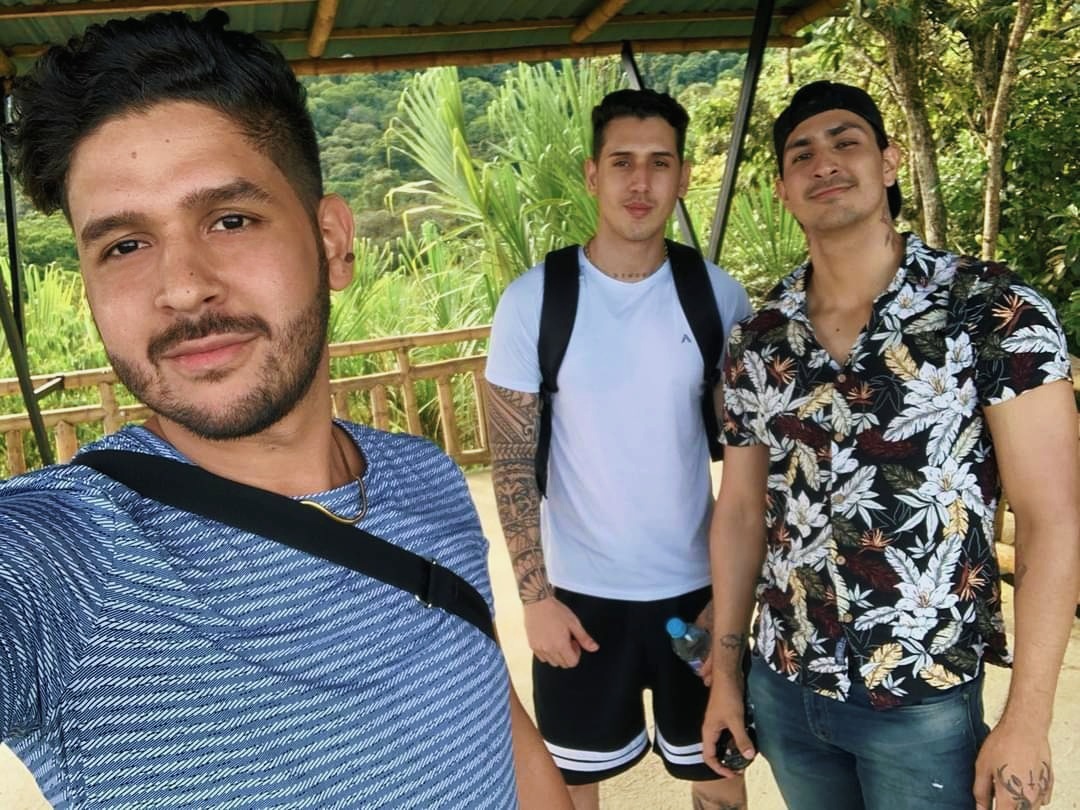 Un día soleado lleno de sexo 🤟
