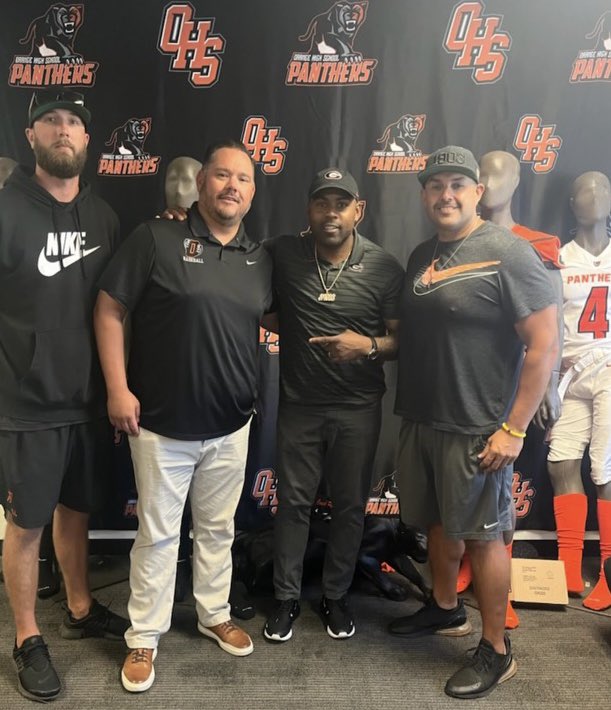 _coachchambers's tweet photo. Thank you Coach @FranBrownUGA from the 2022 National Champions @GeorgiaFootball for stopping by @Orangepantherf1 today & re-offering our guy @G6Arron #GoDawgs #WhyNotOrangeπ @CoachPedroza @LucasMealy https://t.co/nMUadpYdwa