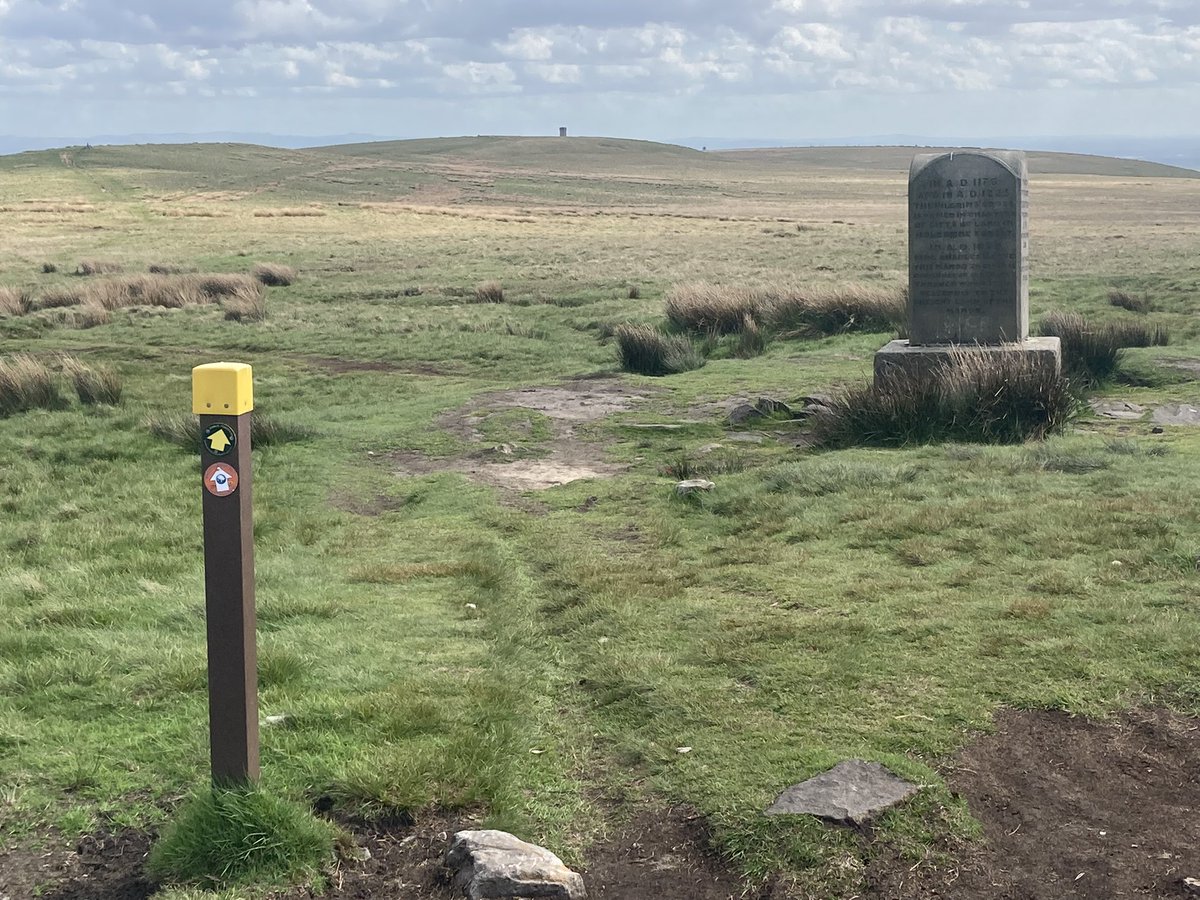 funnypenny's tweet photo. Red flags 🚩 and signs. Just a few snaps from todays hike. #dangerarea #westpenninemoors #pilgrimscross #beetlehill #harcleshill #peeltower #westpennineway #rossendaleway https://t.co/KsC3VWXg1O