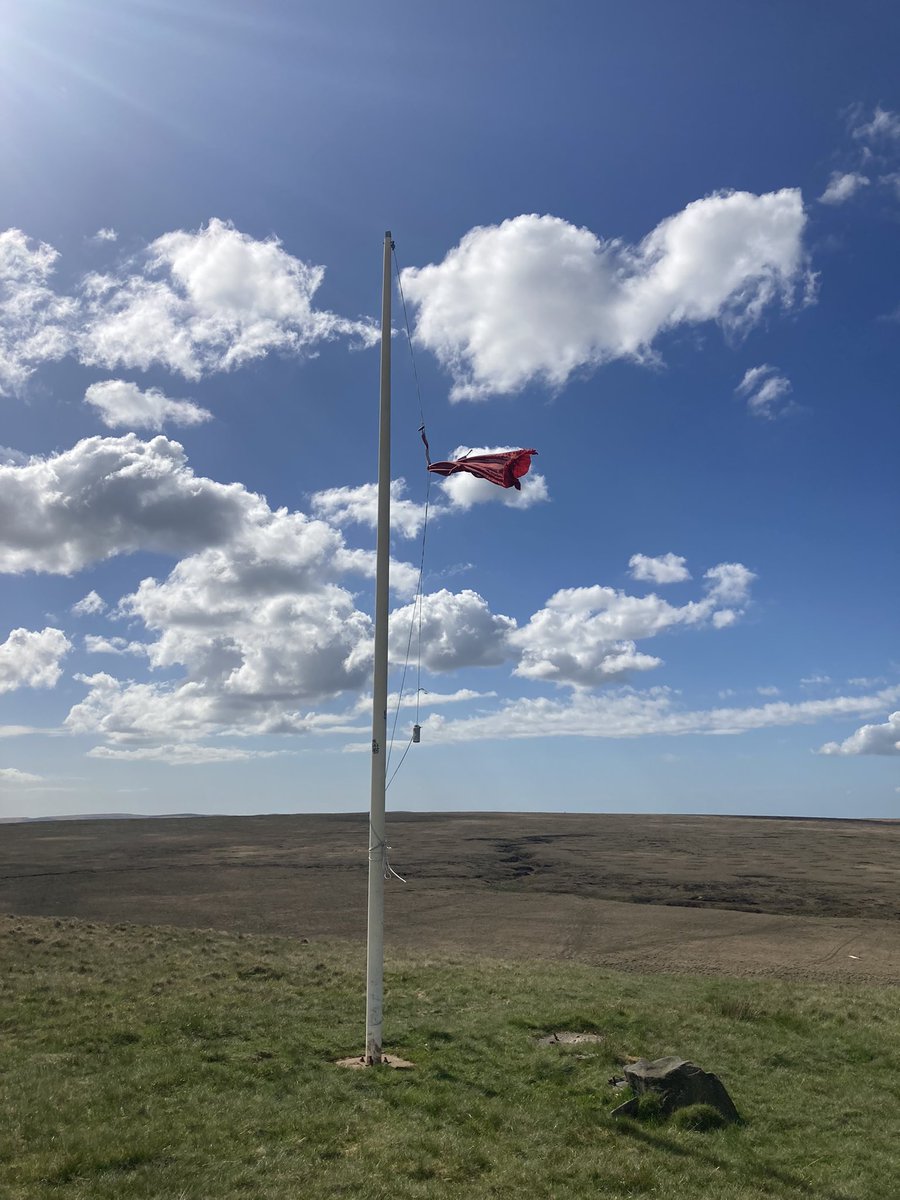 funnypenny's tweet photo. Red flags 🚩 and signs. Just a few snaps from todays hike. #dangerarea #westpenninemoors #pilgrimscross #beetlehill #harcleshill #peeltower #westpennineway #rossendaleway https://t.co/KsC3VWXg1O