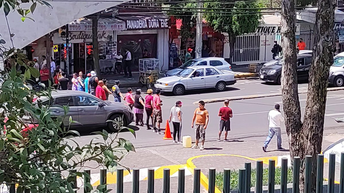 pmedinm's tweet photo. Necesitamos salir de casa en caso de emergencia y no podemos por un bloqueo de un tema que la @AlcaldiaAO y @lialimon y el @GobCDMX tendrian que resolver.

@Boscoso_santafe https://t.co/NqhaoTdhhm
