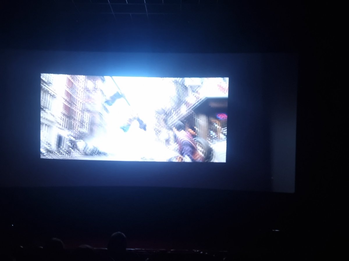 @mk2Cinesur hemos tenido qje salir incluso en 3 ocasiones, la puerta abierta por la cual entraba luz y la peli sin cuadrar y 7 euros de entrada¿ pero que os chutais?