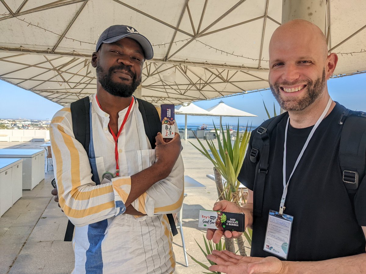 TadzokaPswarayi's tweet photo. A Ghanaian and an American ( who is really an undercover Africa) in Portugal just gave Eny's Treats a serious thumbs up @enystreatszw ♥️ Eny's Treats to the world. @tracyvongaimapfumo your treats are a winner in the #ImpactHubNetwork https://t.co/oSqe0gs4uO