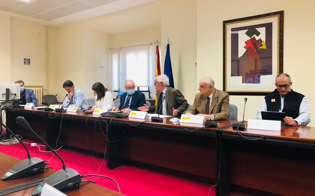 La Mesa de la Enseñanza Concertada se reúne para abordar la reforma de la profesión docente entre otros temas. Es necesario coger “ritmo” en estas convocatorias para que todos los profesores de los centros públicos y concertados sincronicemos las próximas mejoras laborales.