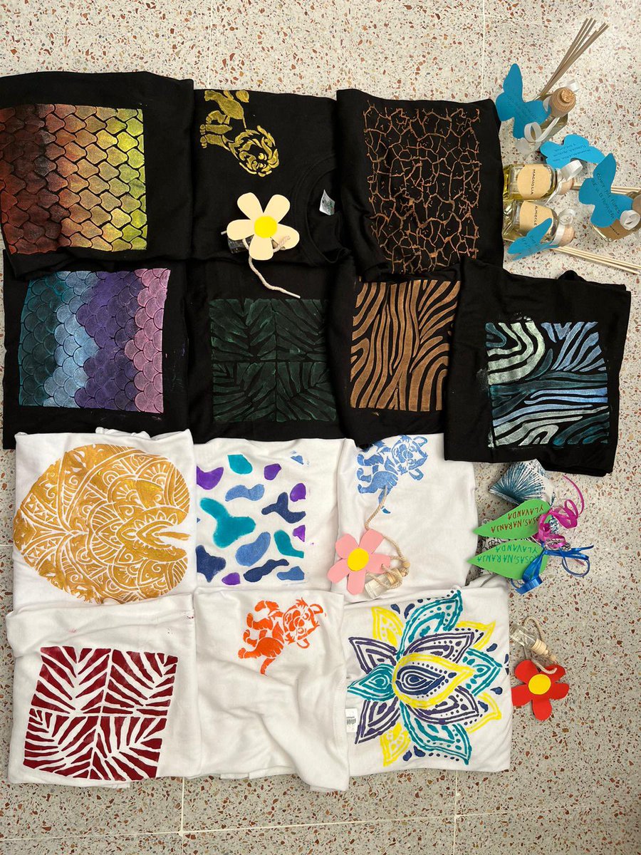 🌺🌼 Mercadillo solidario de primavera 🌺 🌼 

10 y 11 de mayo 📆 de 10 a 12:30h ⏰ en el Patio. 

El Dpto de Orientación y el alumnado del Aula de Educación han organizado un mercadillo solidario donde se venden chapas, ambientadores, camisetas... ¡todo hecho por el alumnado!